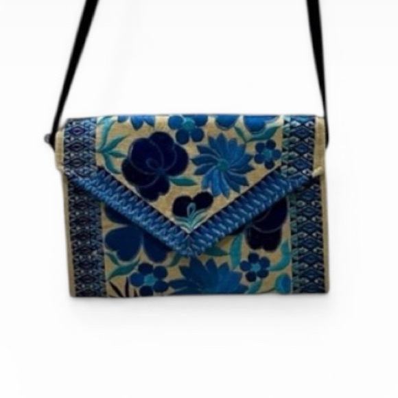Handbags - Handmade Embroidered Crossbody Purse – Yucatán Mexico – New